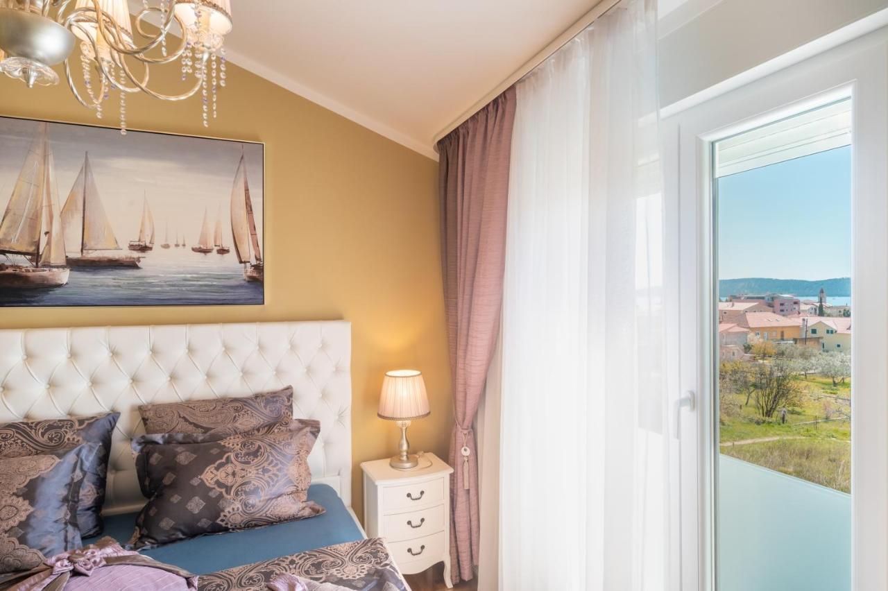Apartment Tikvarin, Kastel Kambelovac Kastela Bagian luar foto