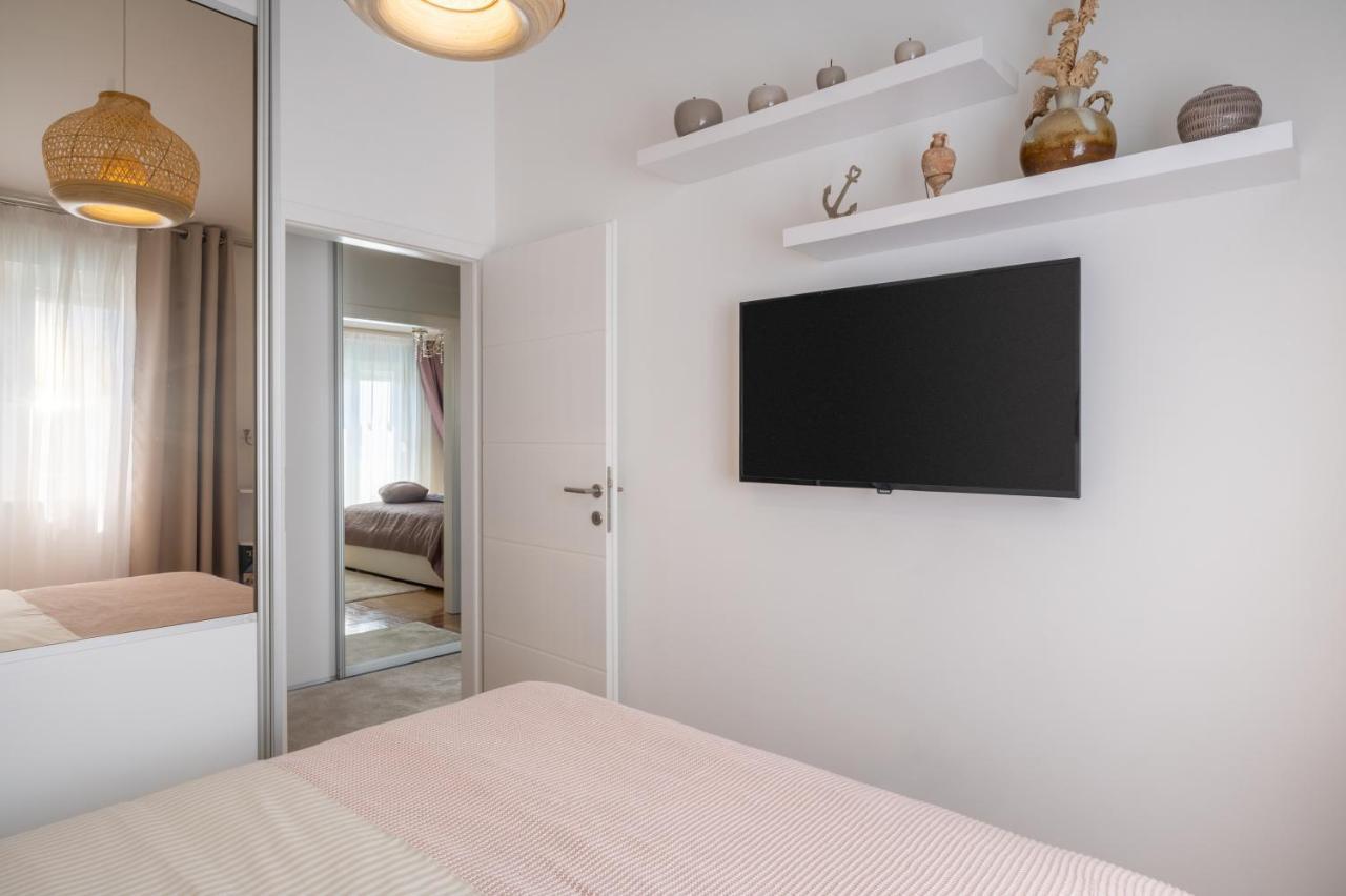 Apartment Tikvarin, Kastel Kambelovac Kastela Bagian luar foto