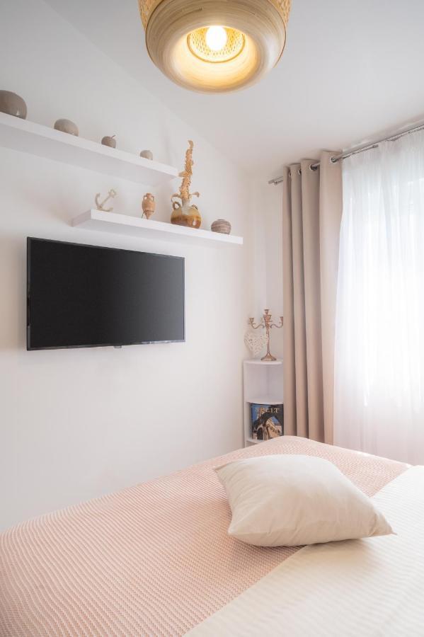 Apartment Tikvarin, Kastel Kambelovac Kastela Bagian luar foto