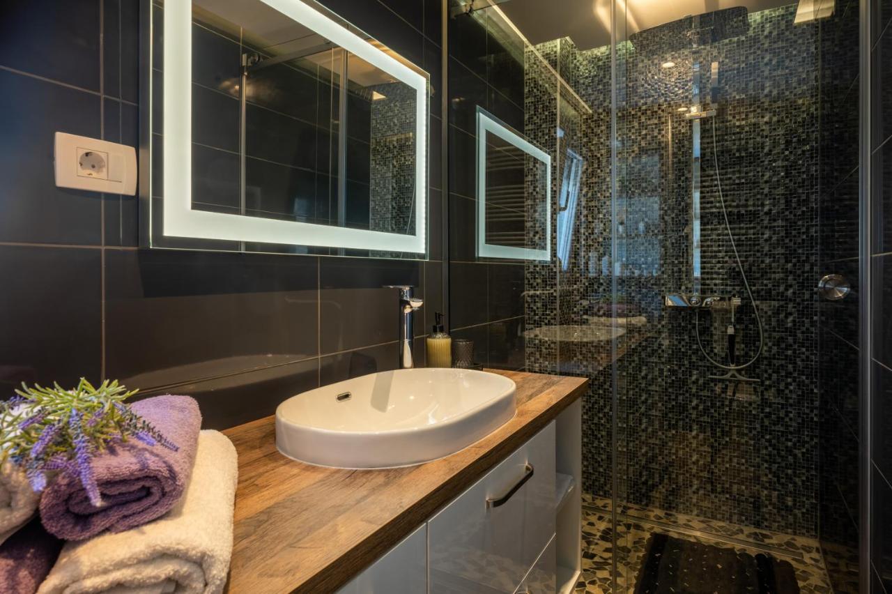 Apartment Tikvarin, Kastel Kambelovac Kastela Bagian luar foto