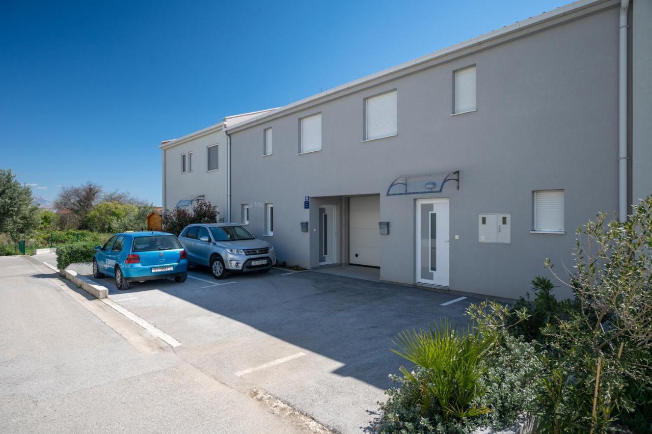 Apartment Tikvarin, Kastel Kambelovac Kastela Bagian luar foto