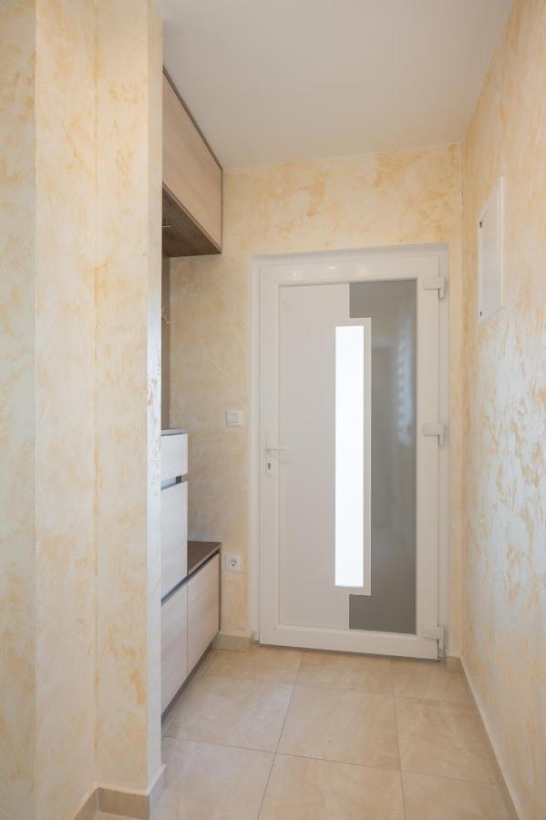 Apartment Tikvarin, Kastel Kambelovac Kastela Bagian luar foto