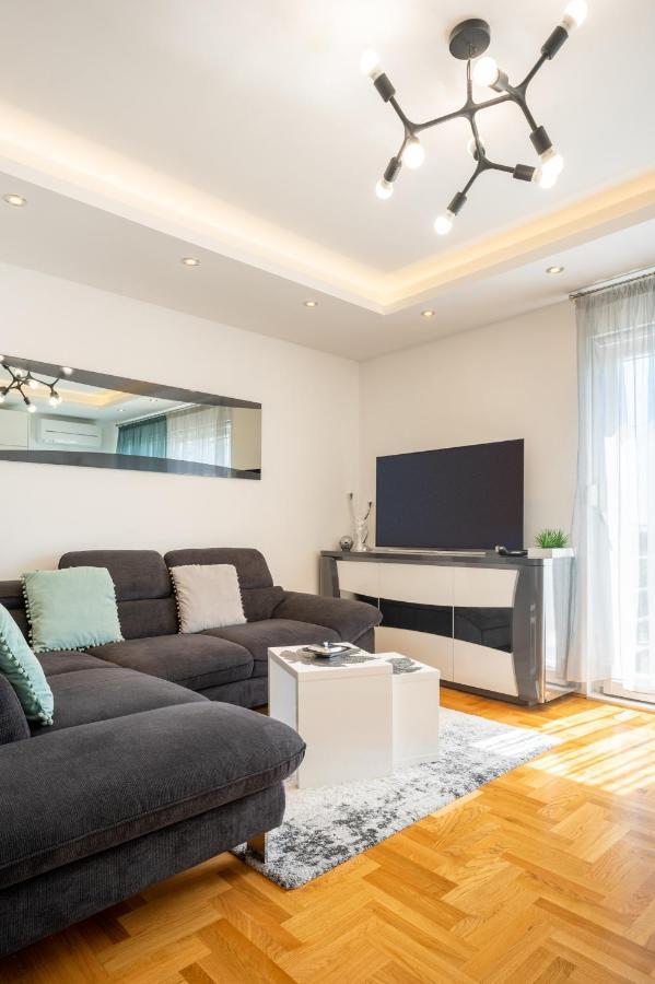 Apartment Tikvarin, Kastel Kambelovac Kastela Bagian luar foto