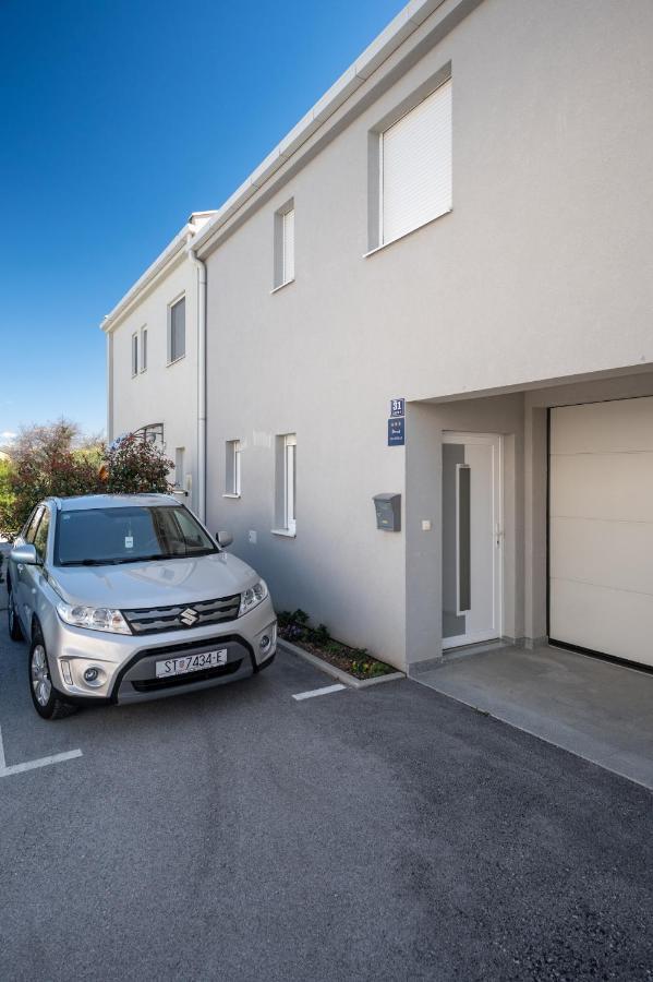 Apartment Tikvarin, Kastel Kambelovac Kastela Bagian luar foto