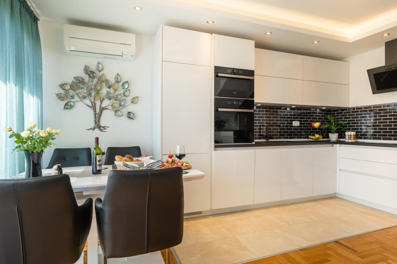Apartment Tikvarin, Kastel Kambelovac Kastela Bagian luar foto