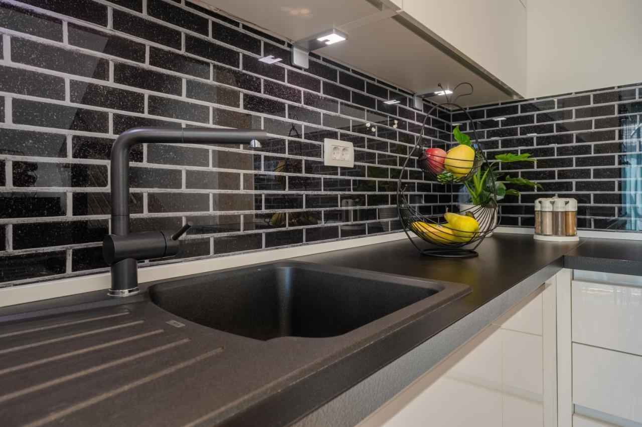 Apartment Tikvarin, Kastel Kambelovac Kastela Bagian luar foto