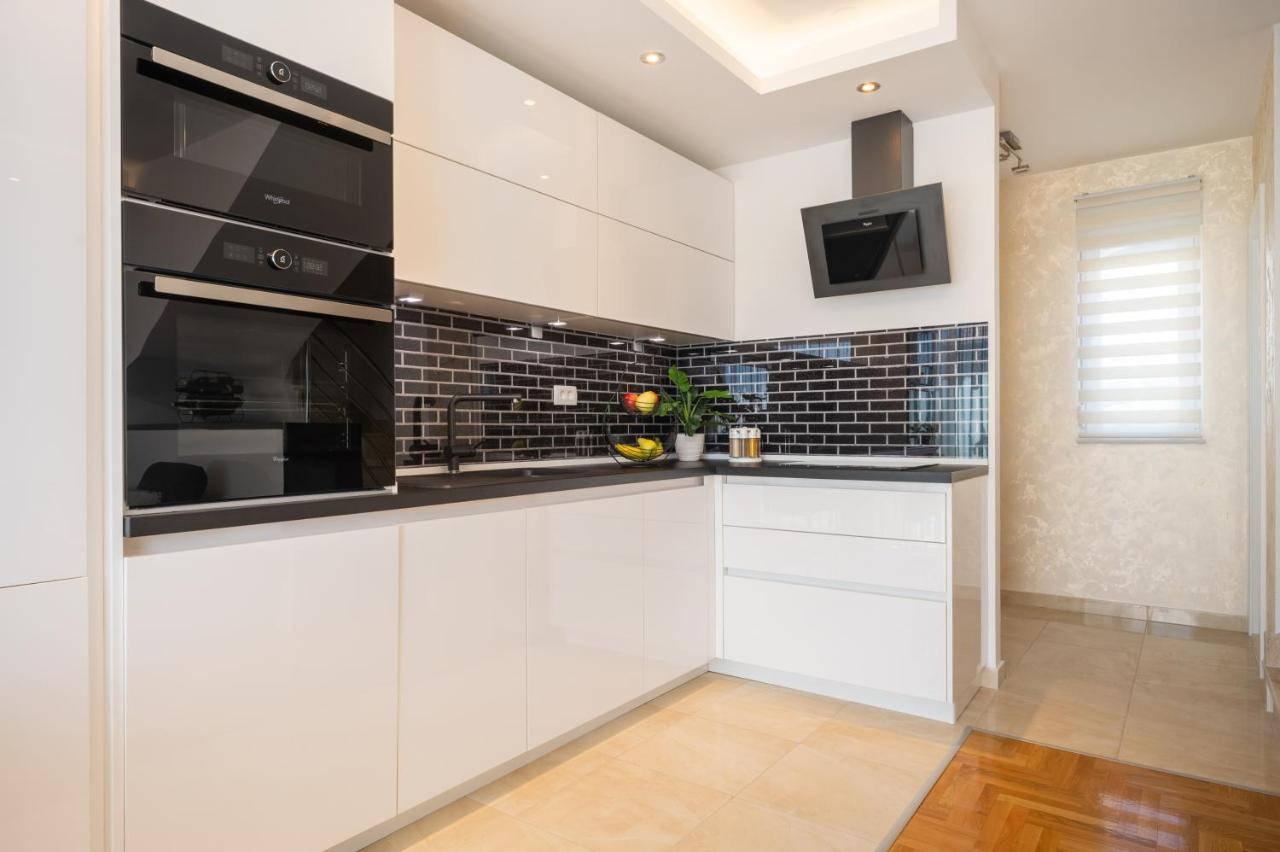 Apartment Tikvarin, Kastel Kambelovac Kastela Bagian luar foto