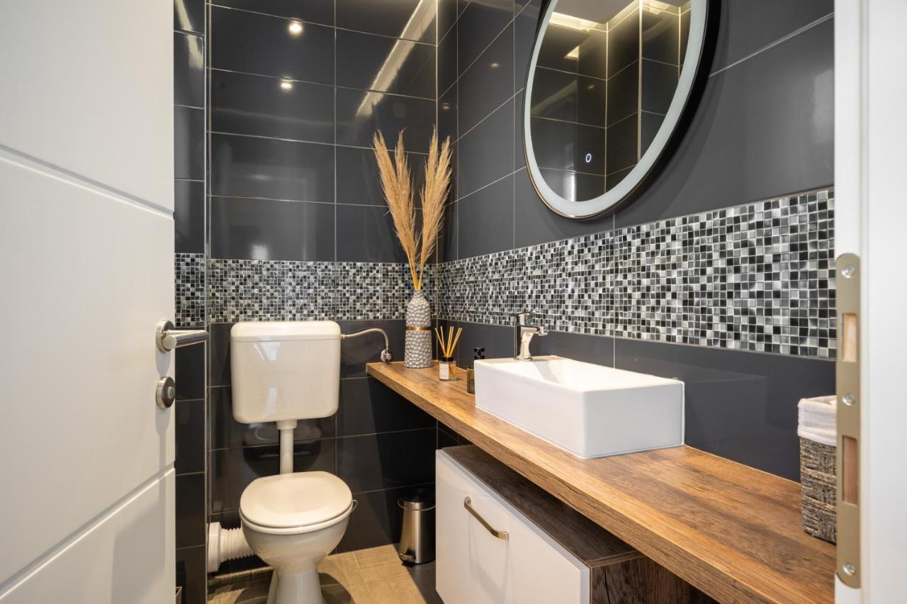 Apartment Tikvarin, Kastel Kambelovac Kastela Bagian luar foto