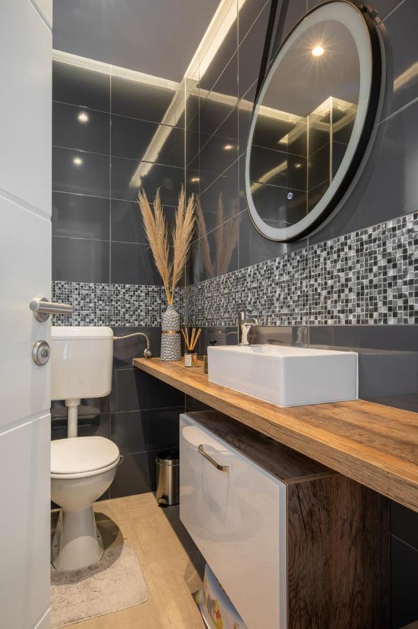 Apartment Tikvarin, Kastel Kambelovac Kastela Bagian luar foto