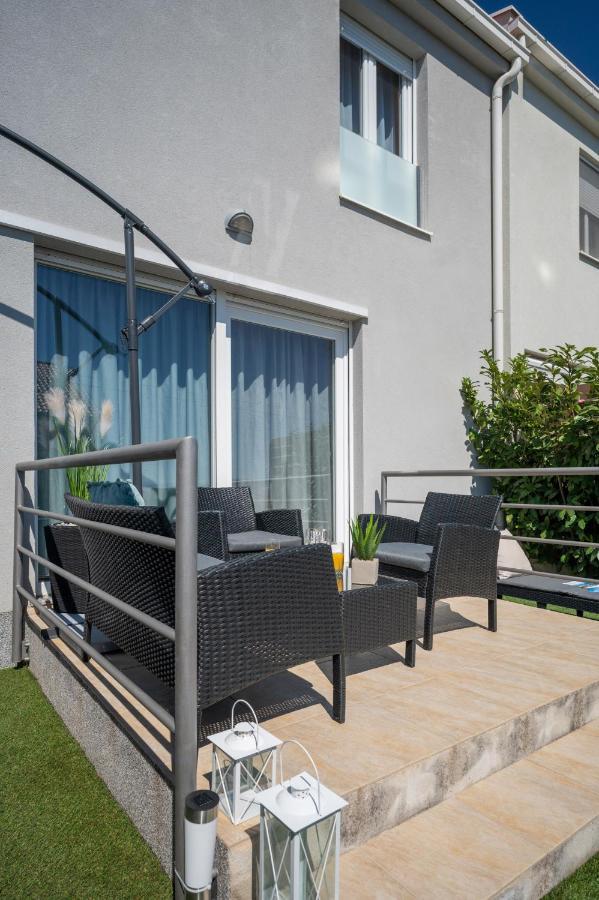 Apartment Tikvarin, Kastel Kambelovac Kastela Bagian luar foto