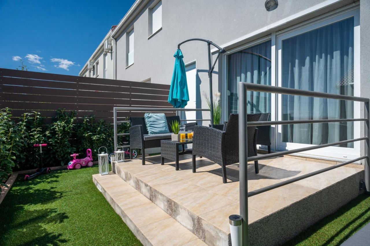 Apartment Tikvarin, Kastel Kambelovac Kastela Bagian luar foto